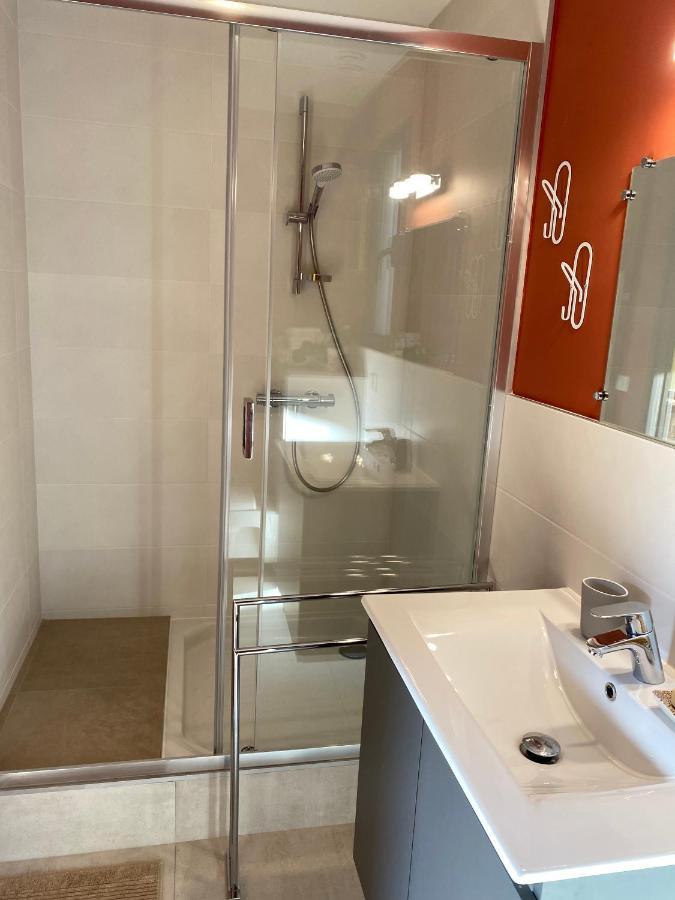 Les Cabanons Bed & Breakfast Dardilly Luaran gambar