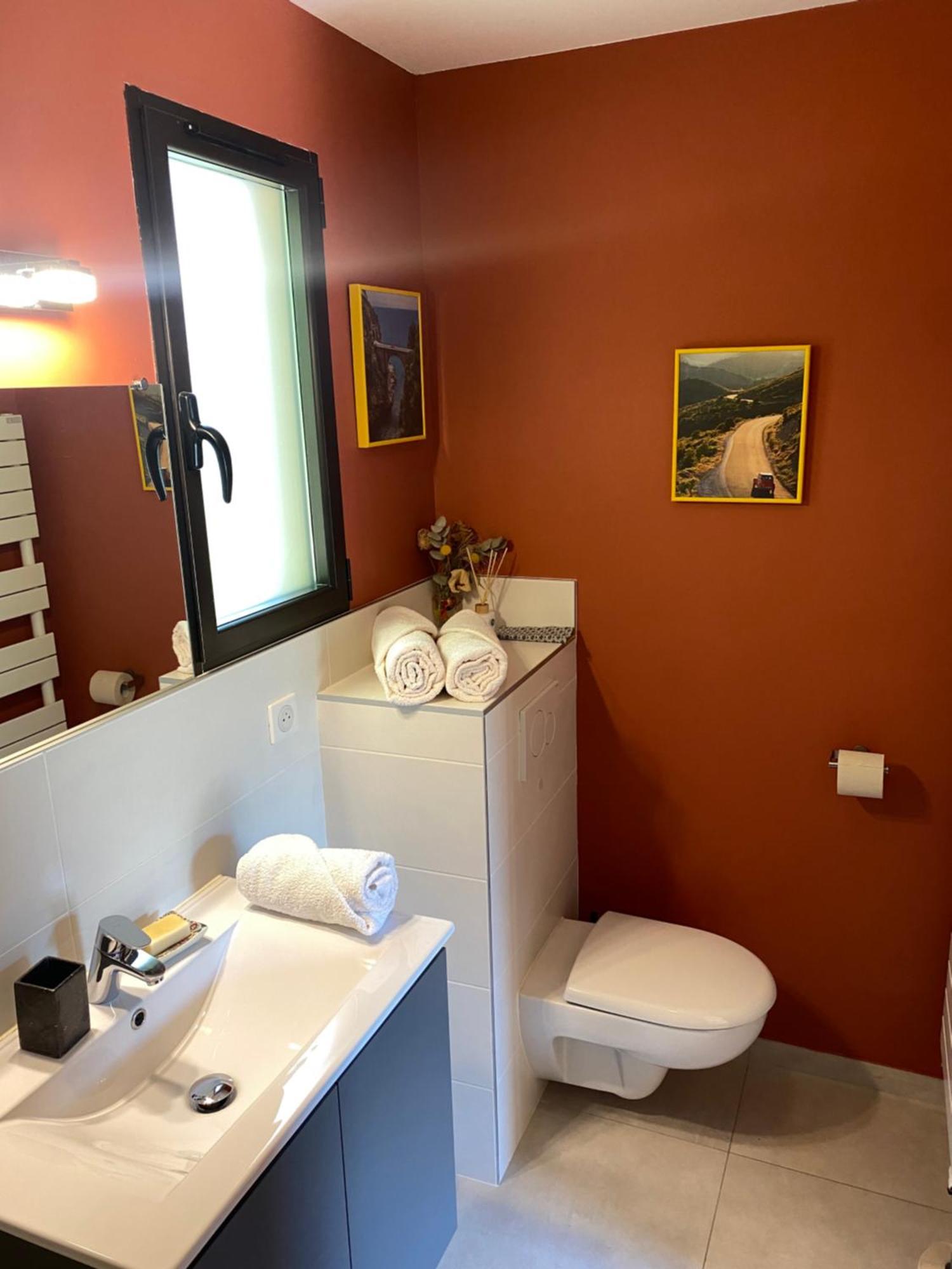 Les Cabanons Bed & Breakfast Dardilly Luaran gambar
